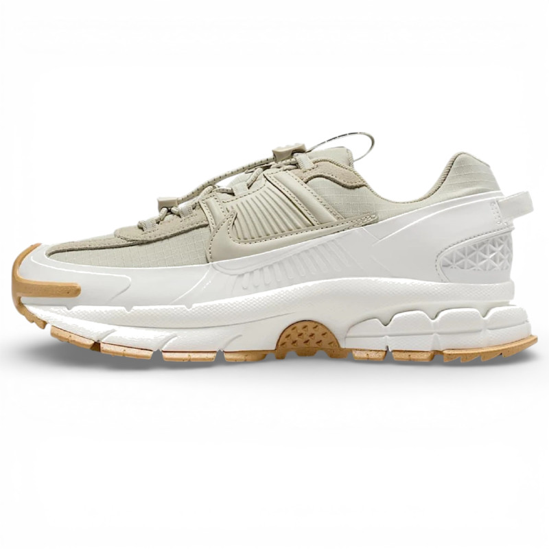 Кросівки жіночі Nike Zoom Vomero Roam Sail фото