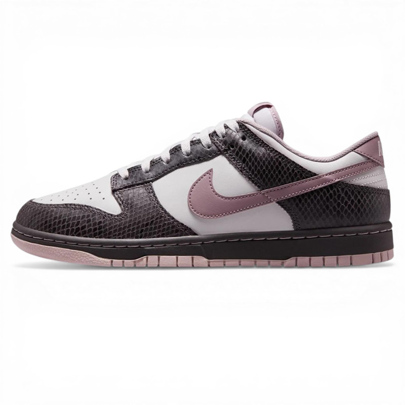 Кроссовки женские Nike Dunk Low SE фото