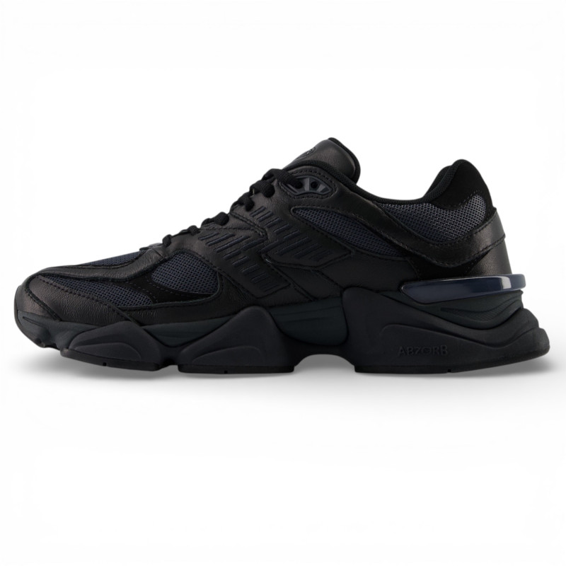 Мужские кроссовки New Balance 9060 Triple Black Leather фото